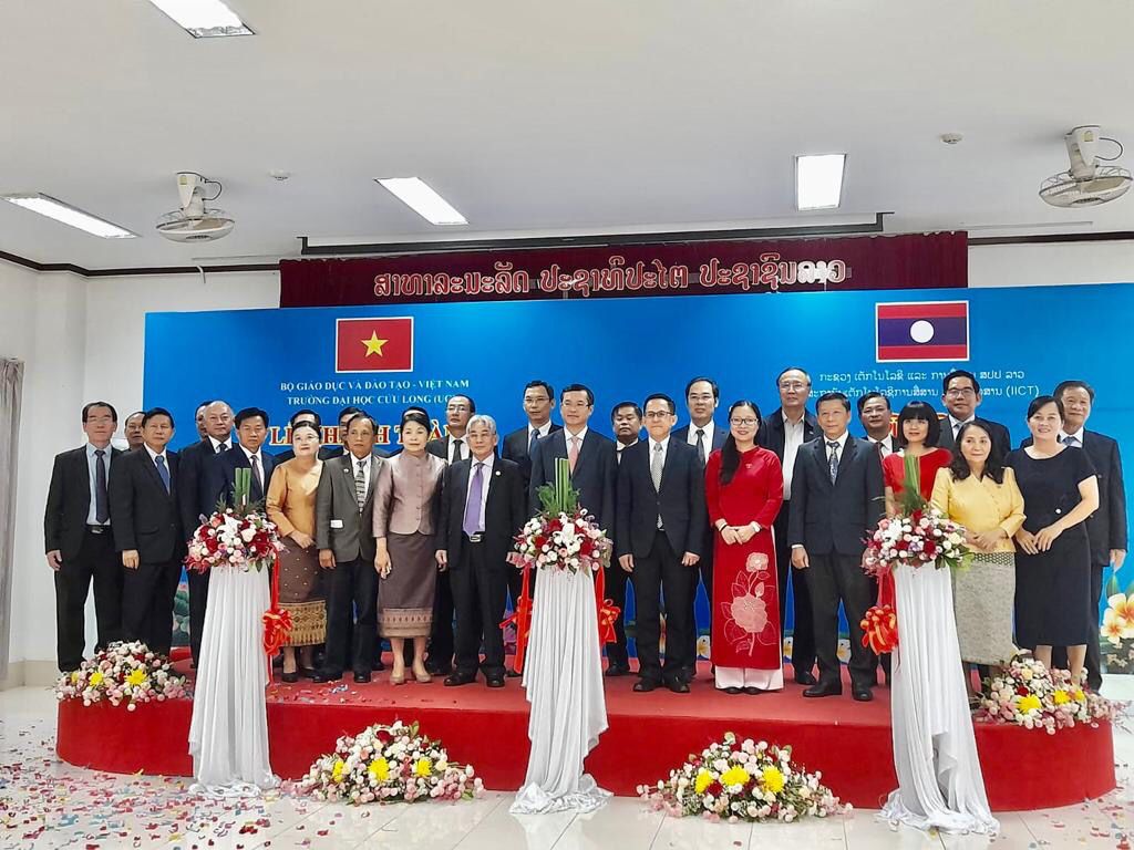 ຮ່ວມພິທີເປີດສູນພາສາຫວຽດນາມມິດຕະພາບທີ່ກະຊວງເຕັກໂນໂລຊີ ແລະ ການສື່ສານ